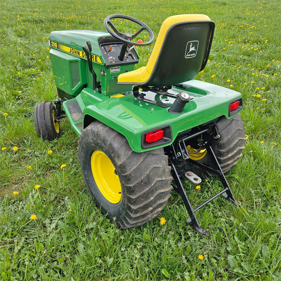 John Deere 318 - جرارات البلدية: صور 3 John Deere 318 - جرارات البلدية: صور 3
