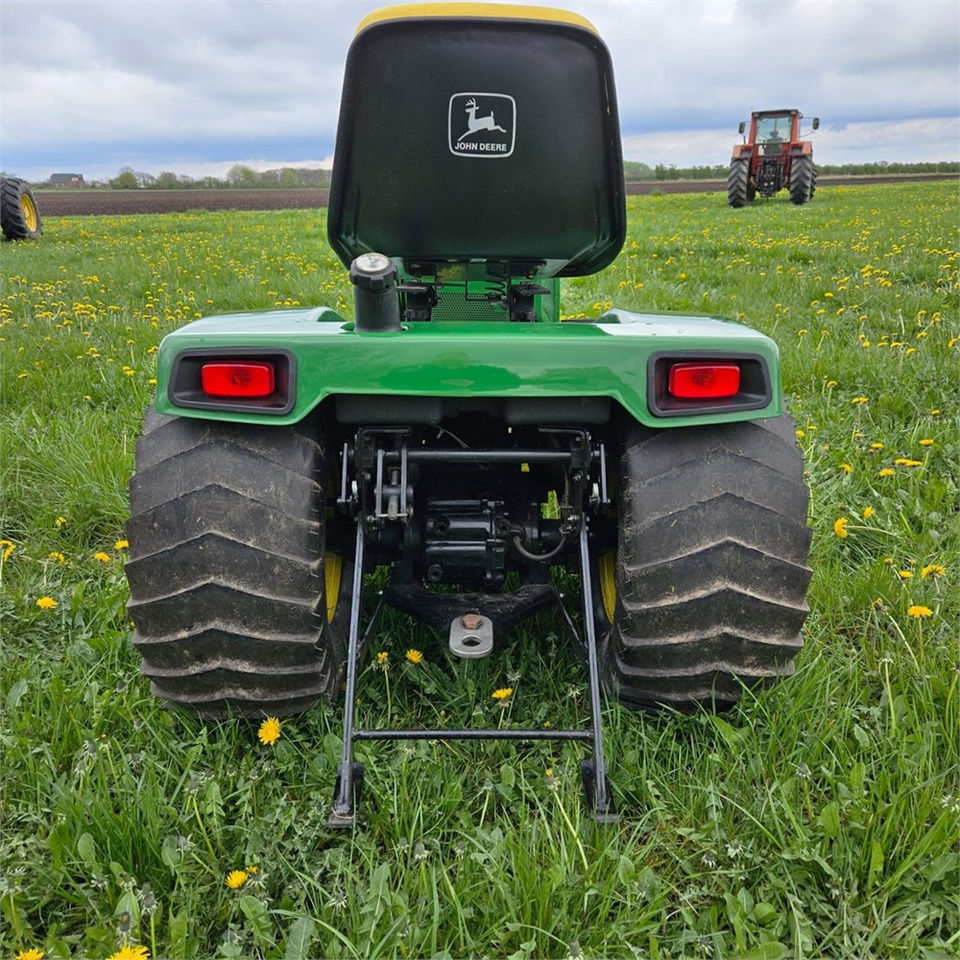 John Deere 318 - جرارات البلدية: صور 4 John Deere 318 - جرارات البلدية: صور 4