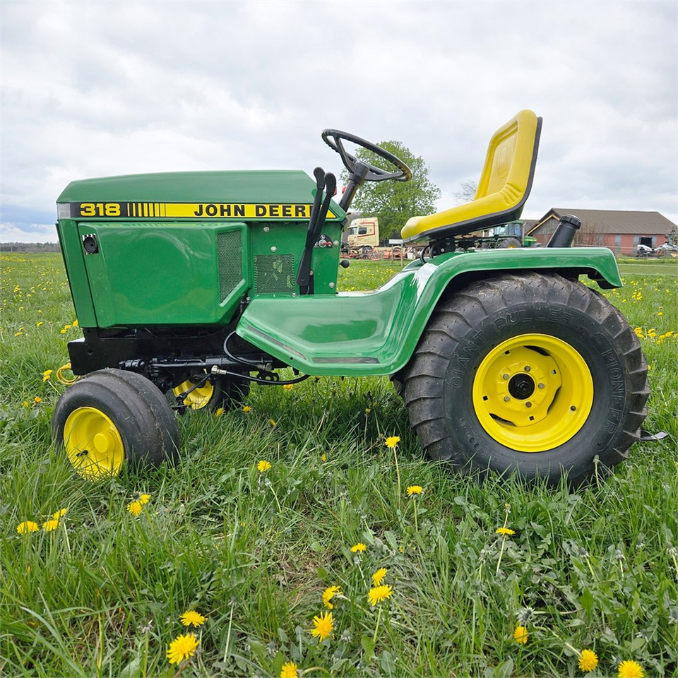 John Deere 318 - جرارات البلدية: صور 2 John Deere 318 - جرارات البلدية: صور 2