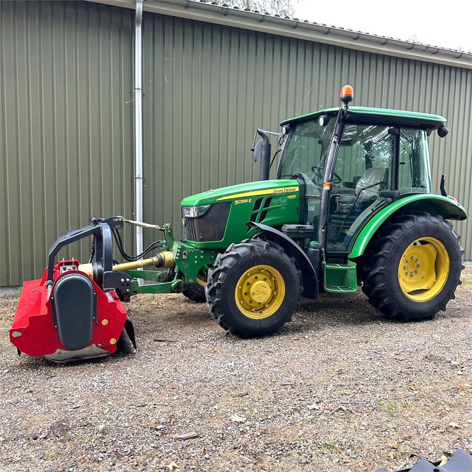 John Deere 5058 E - جرار: صور 1 John Deere 5058 E - جرار: صور 1