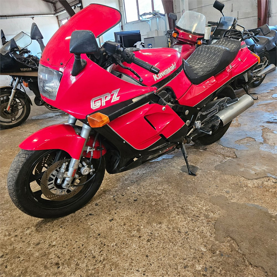 Kawasaki GPZ 1000 RX - دراجة بخارية: صور 1 Kawasaki GPZ 1000 RX - دراجة بخارية: صور 1