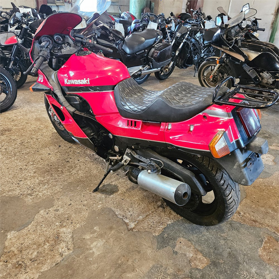 Kawasaki GPZ 1000 RX - دراجة بخارية: صور 3 Kawasaki GPZ 1000 RX - دراجة بخارية: صور 3