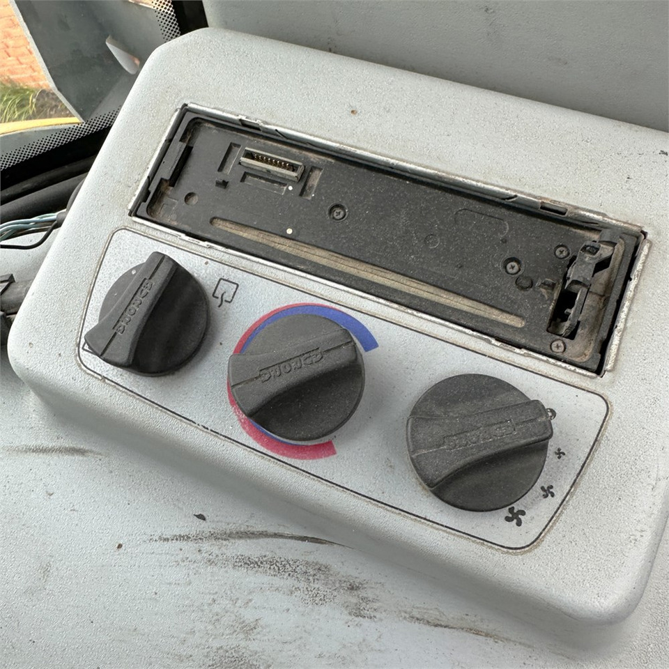 اللودر بعجل Kramer 380: صور 21