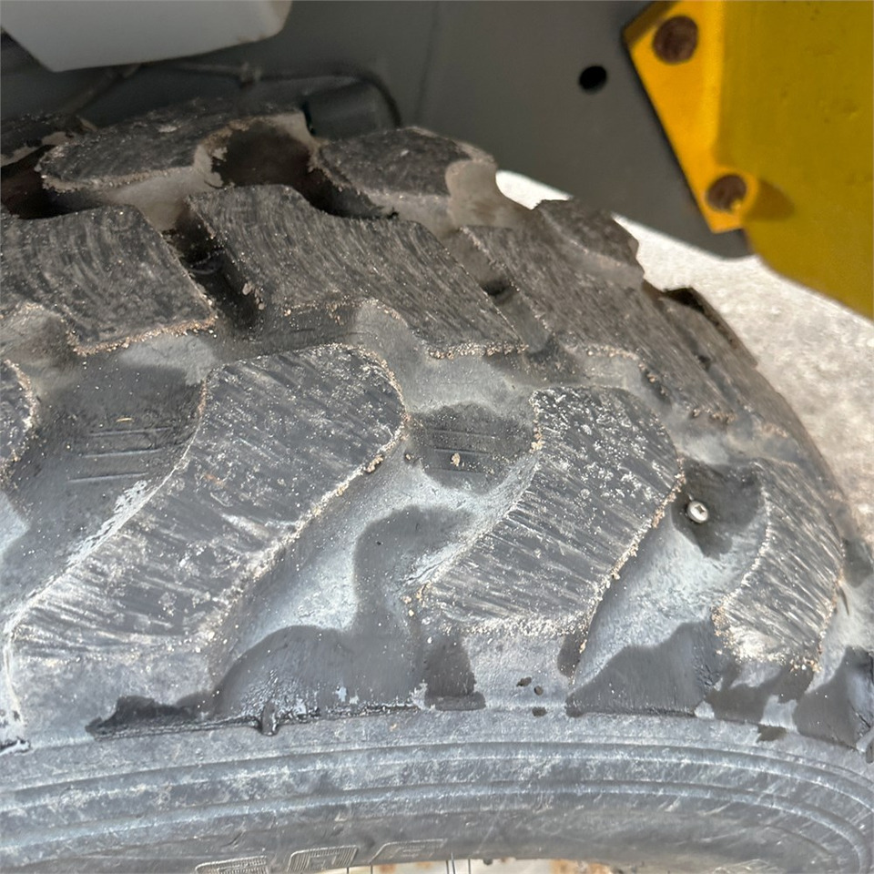 اللودر بعجل Kramer 380: صور 46