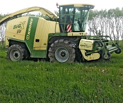 Krone BiG X V8 - حصادة الأعلاف: صور 4 Krone BiG X V8 - حصادة الأعلاف: صور 4
