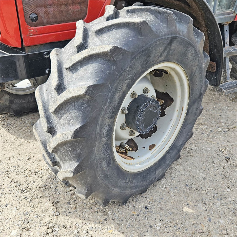 جرار Massey Ferguson 4245: صور 31