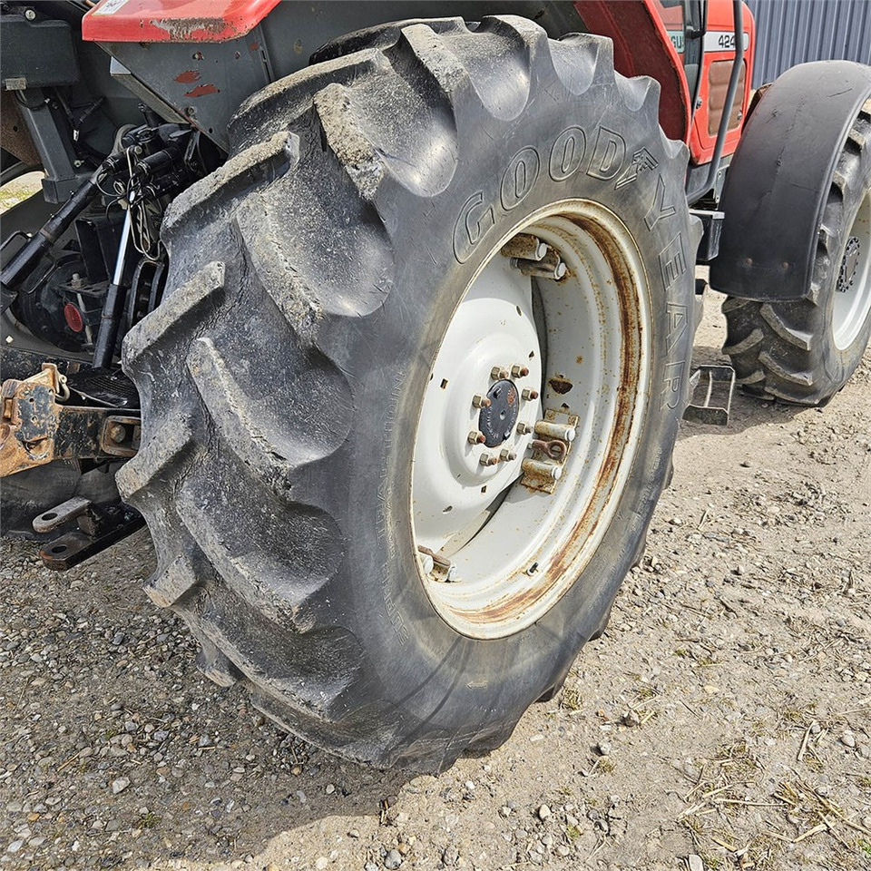 جرار Massey Ferguson 4245: صور 30