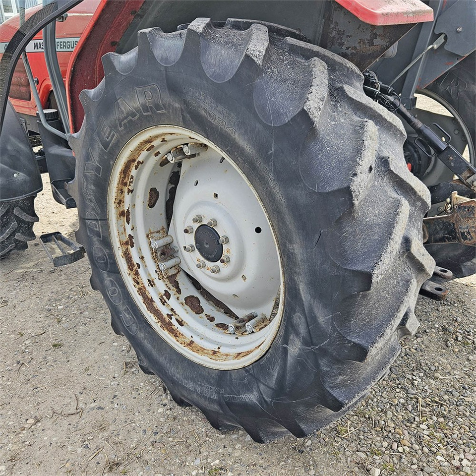 جرار Massey Ferguson 4245: صور 29