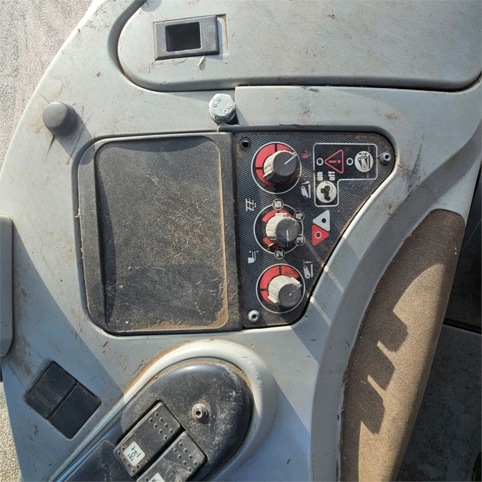 جرار Massey Ferguson 6480 Dyna-6: صور 13