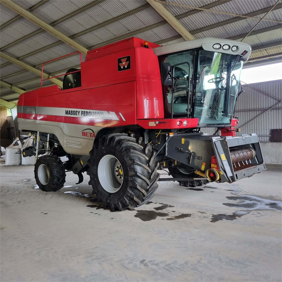 Massey Ferguson 7270 BETA - آلة حصاد: صور 1 Massey Ferguson 7270 BETA - آلة حصاد: صور 1