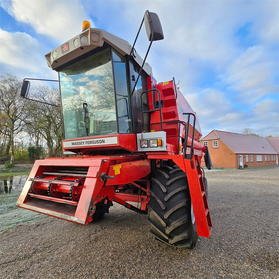 Massey Ferguson MF32 - آلة حصاد: صور 4 Massey Ferguson MF32 - آلة حصاد: صور 4