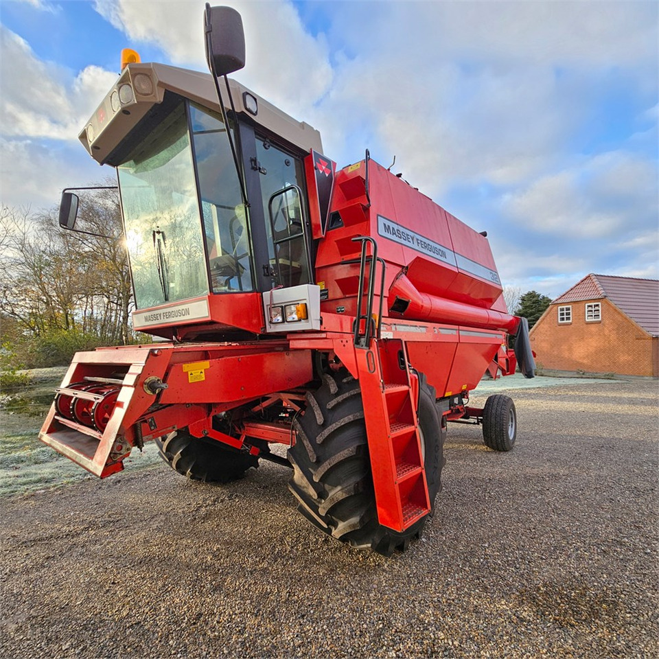 Massey Ferguson MF32 - آلة حصاد: صور 5 Massey Ferguson MF32 - آلة حصاد: صور 5