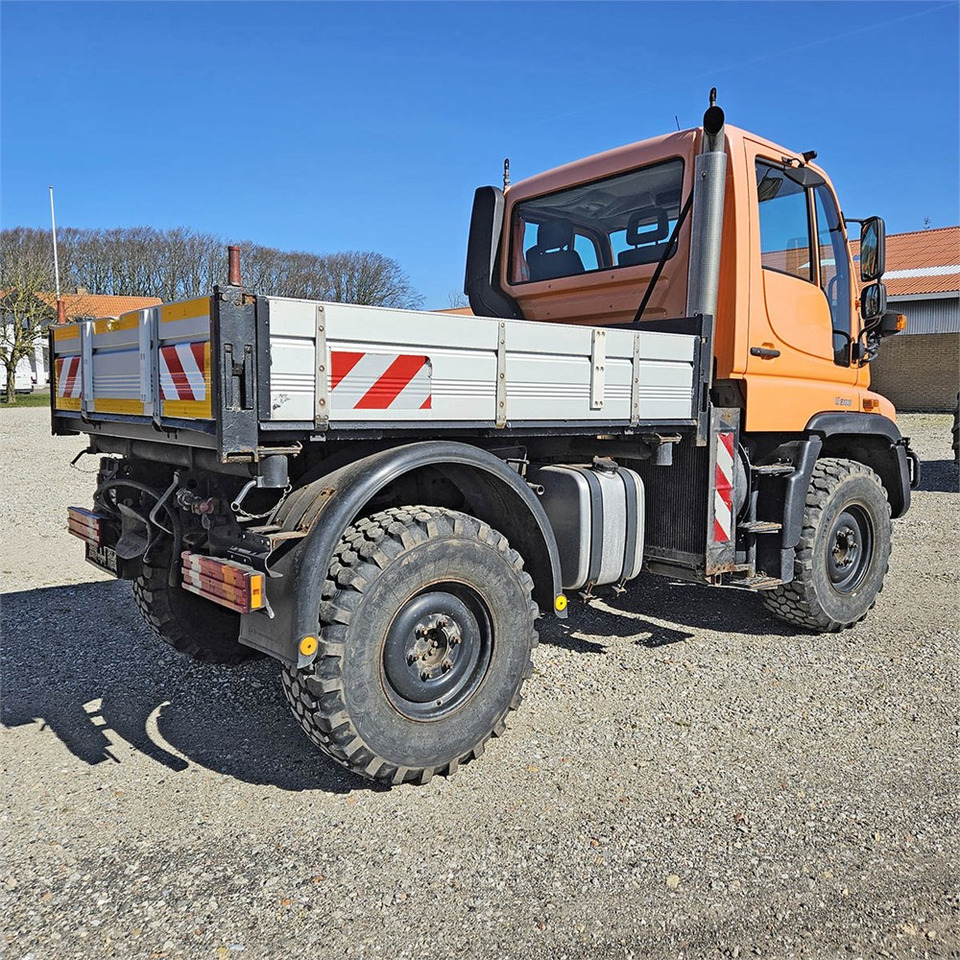 Mercedes U300 - سيارة بلدية: صور 3 Mercedes U300 - سيارة بلدية: صور 3