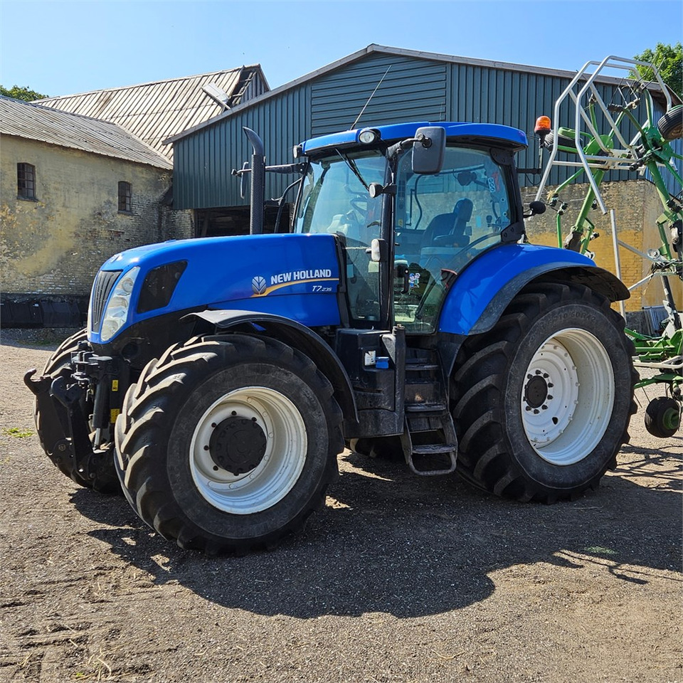New Holland T7.235 Power Command - جرار: صور 5 New Holland T7.235 Power Command - جرار: صور 5