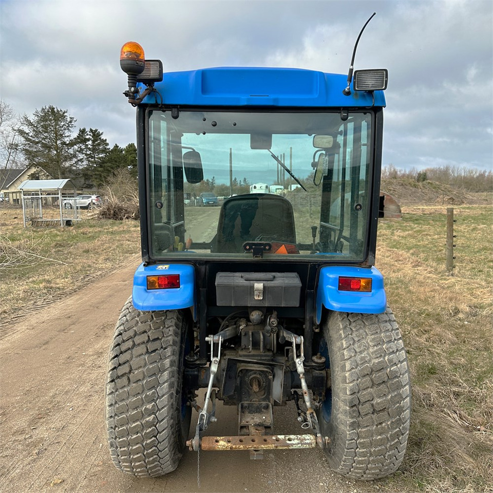 New Holland TC27D - جرارات البلدية: صور 5 New Holland TC27D - جرارات البلدية: صور 5