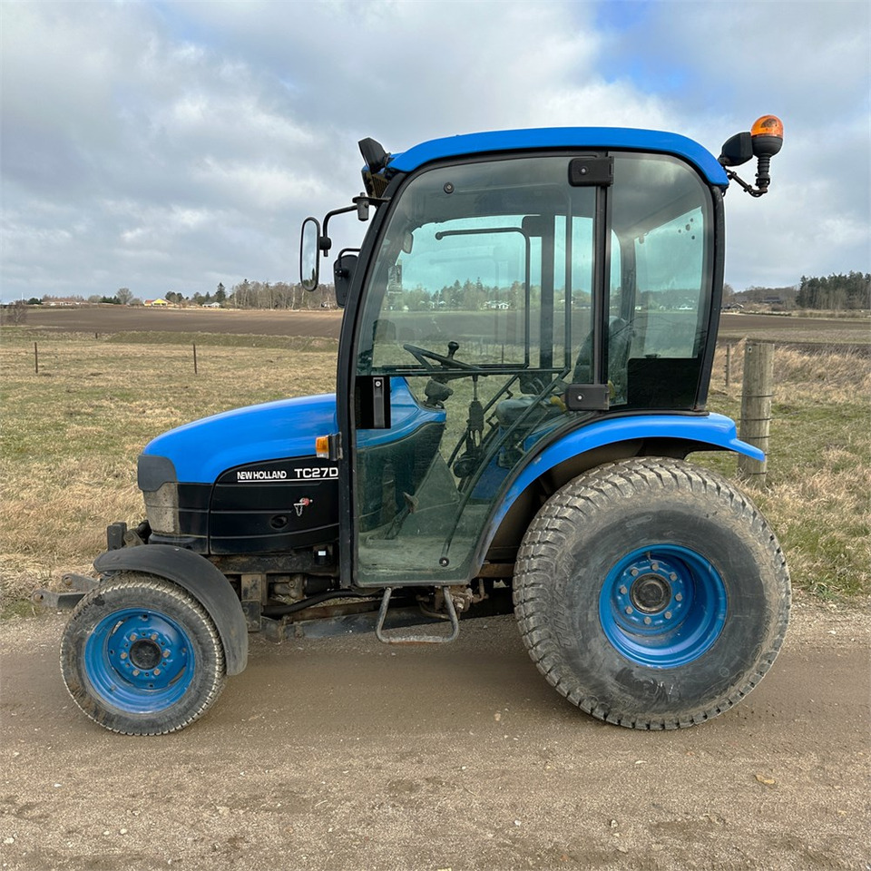 New Holland TC27D - جرارات البلدية: صور 3 New Holland TC27D - جرارات البلدية: صور 3