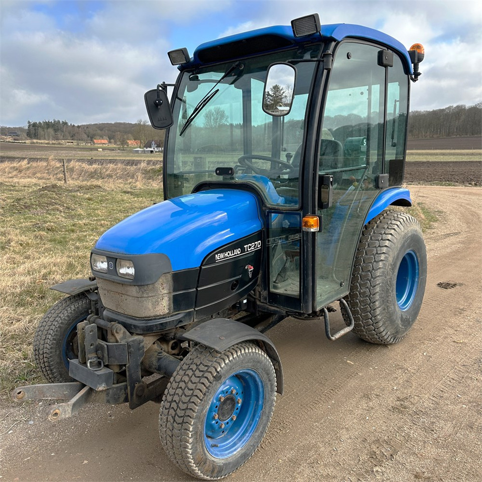 New Holland TC27D - جرارات البلدية: صور 2 New Holland TC27D - جرارات البلدية: صور 2