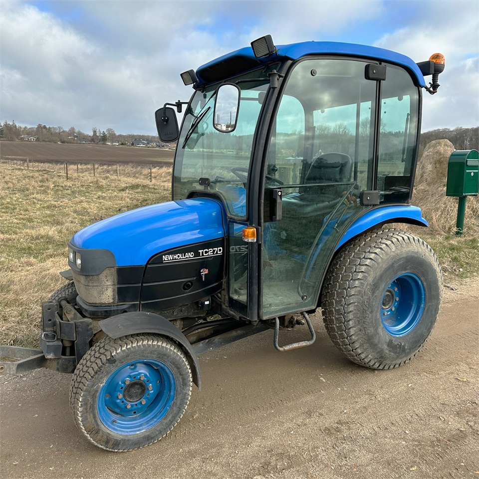 New Holland TC27D - جرارات البلدية: صور 1 New Holland TC27D - جرارات البلدية: صور 1