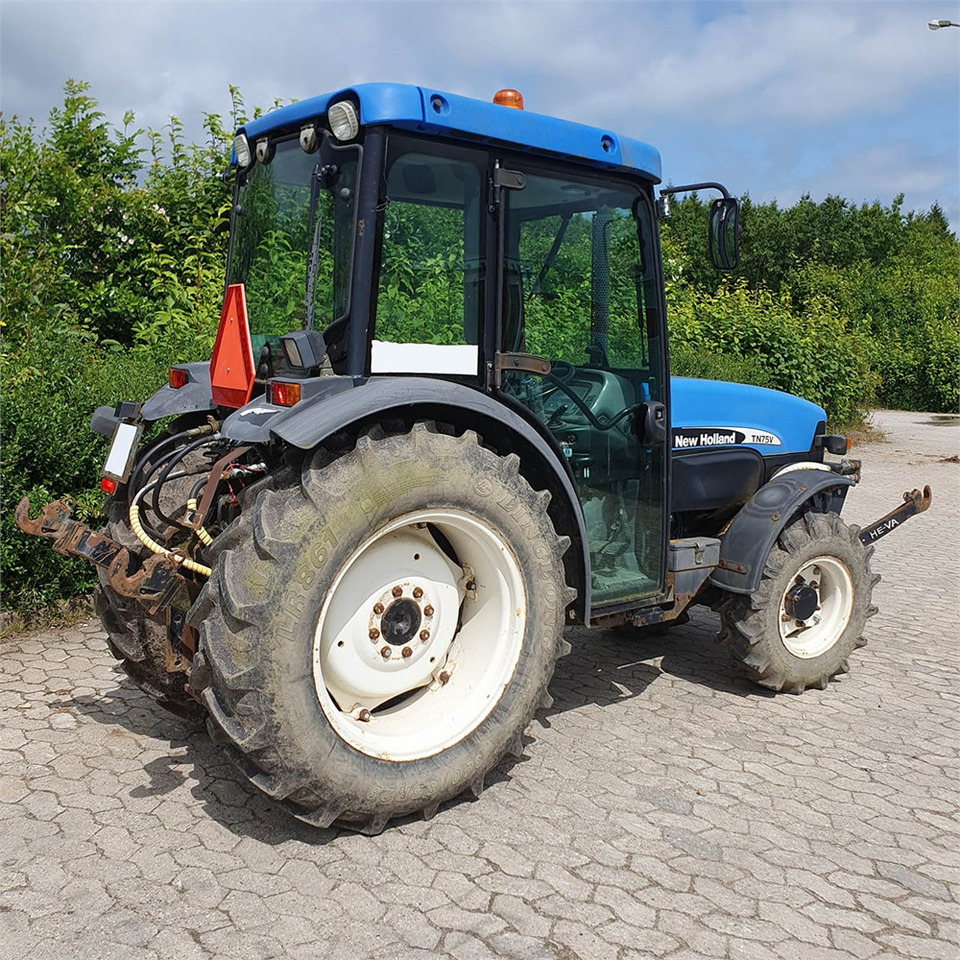 New Holland TN75 V - جرار: صور 4 New Holland TN75 V - جرار: صور 4