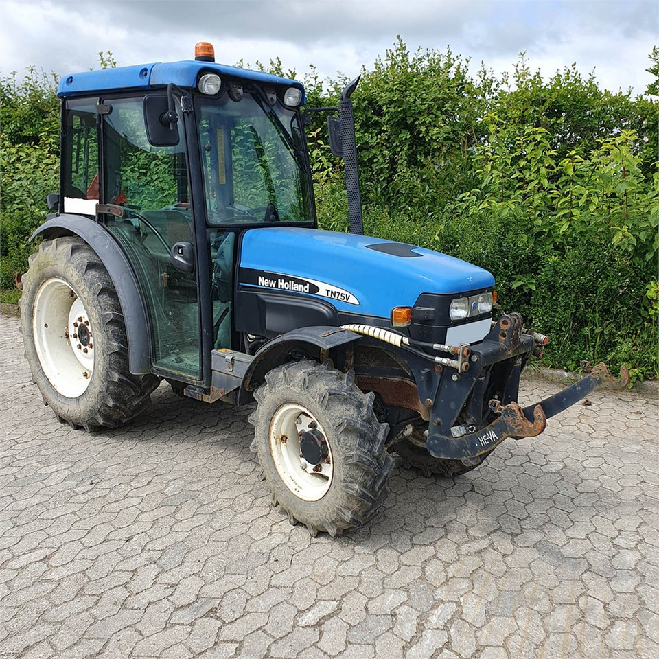 New Holland TN75 V - جرار: صور 1 New Holland TN75 V - جرار: صور 1