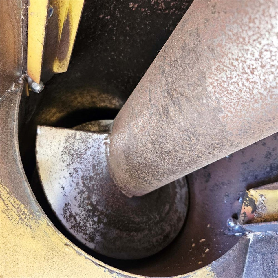 آلة حصاد New Holland TX68: صور 33