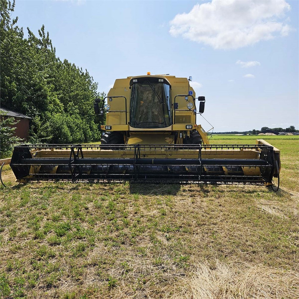 آلة حصاد New Holland TX68: صور 6