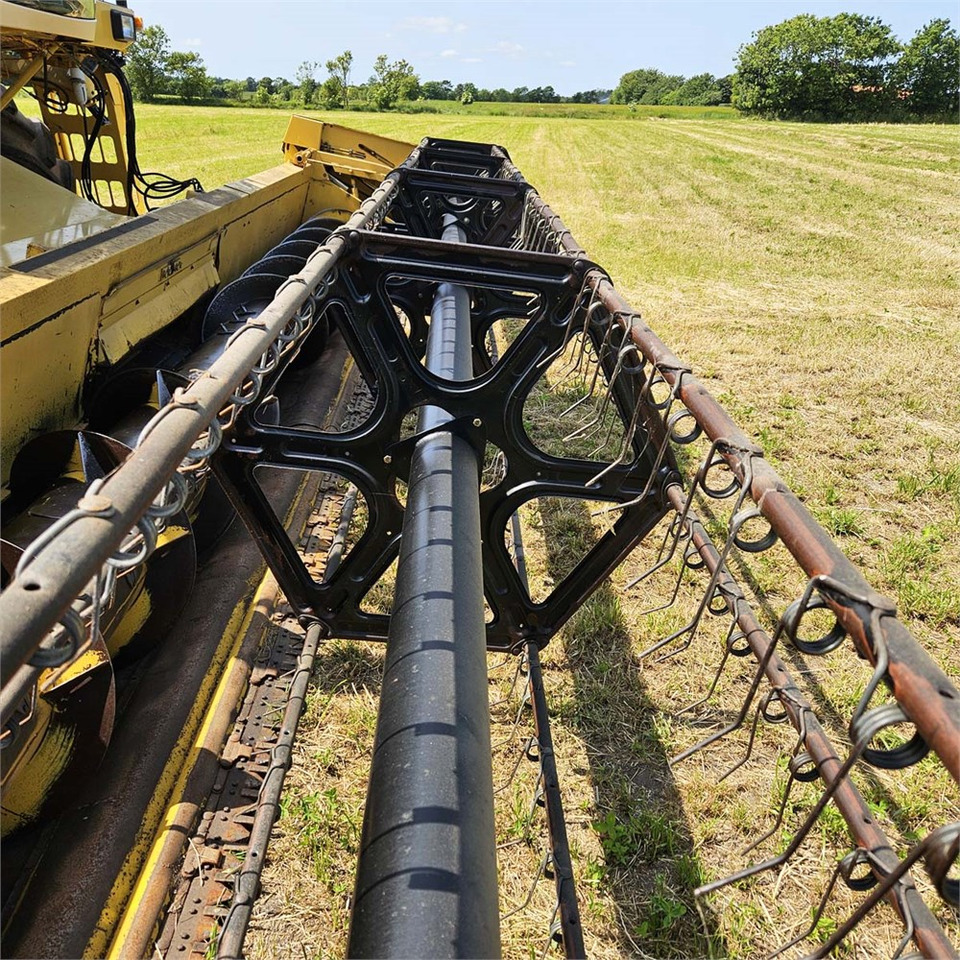 آلة حصاد New Holland TX68: صور 47