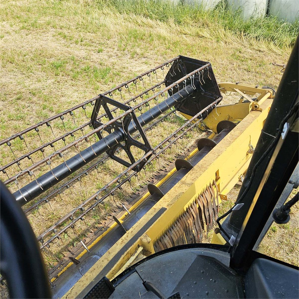 آلة حصاد New Holland TX68: صور 22