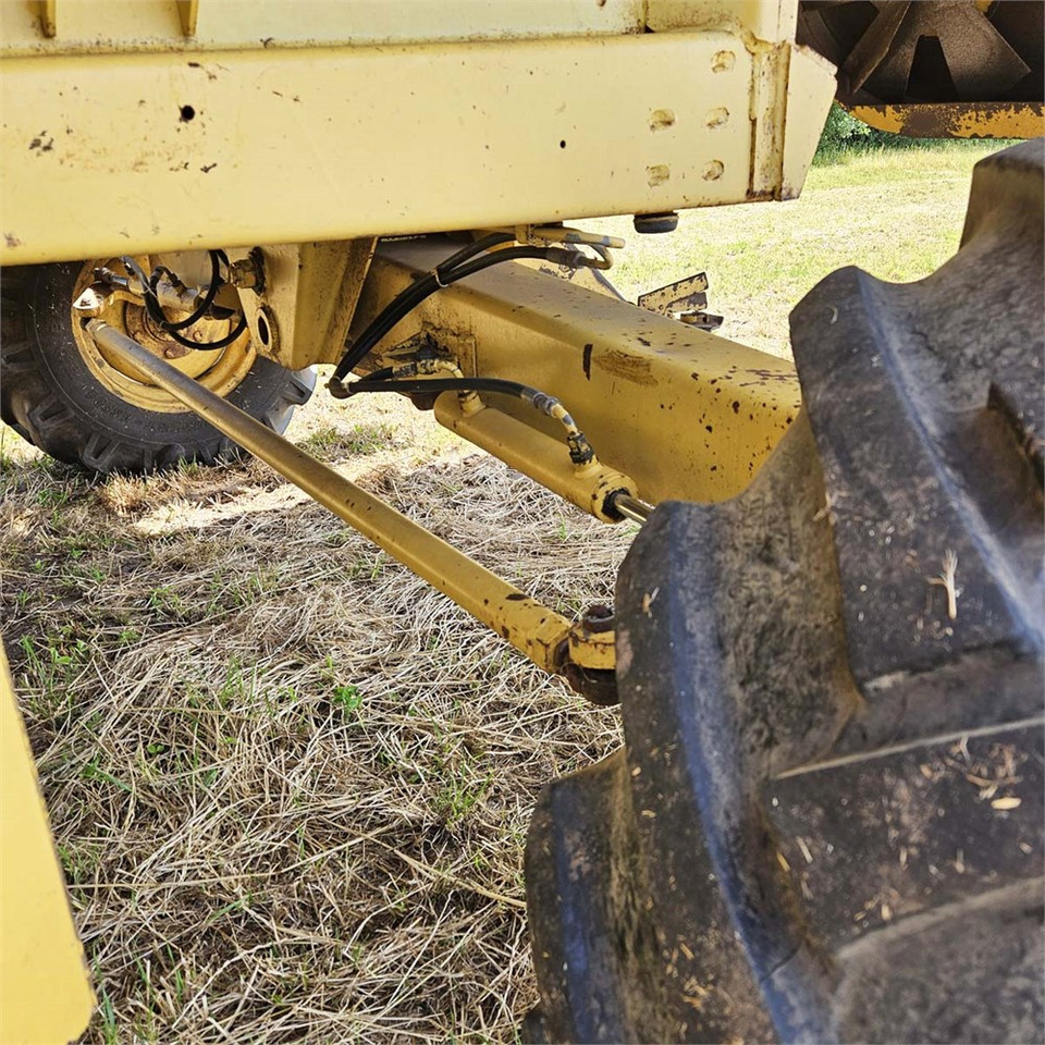 آلة حصاد New Holland TX68: صور 30