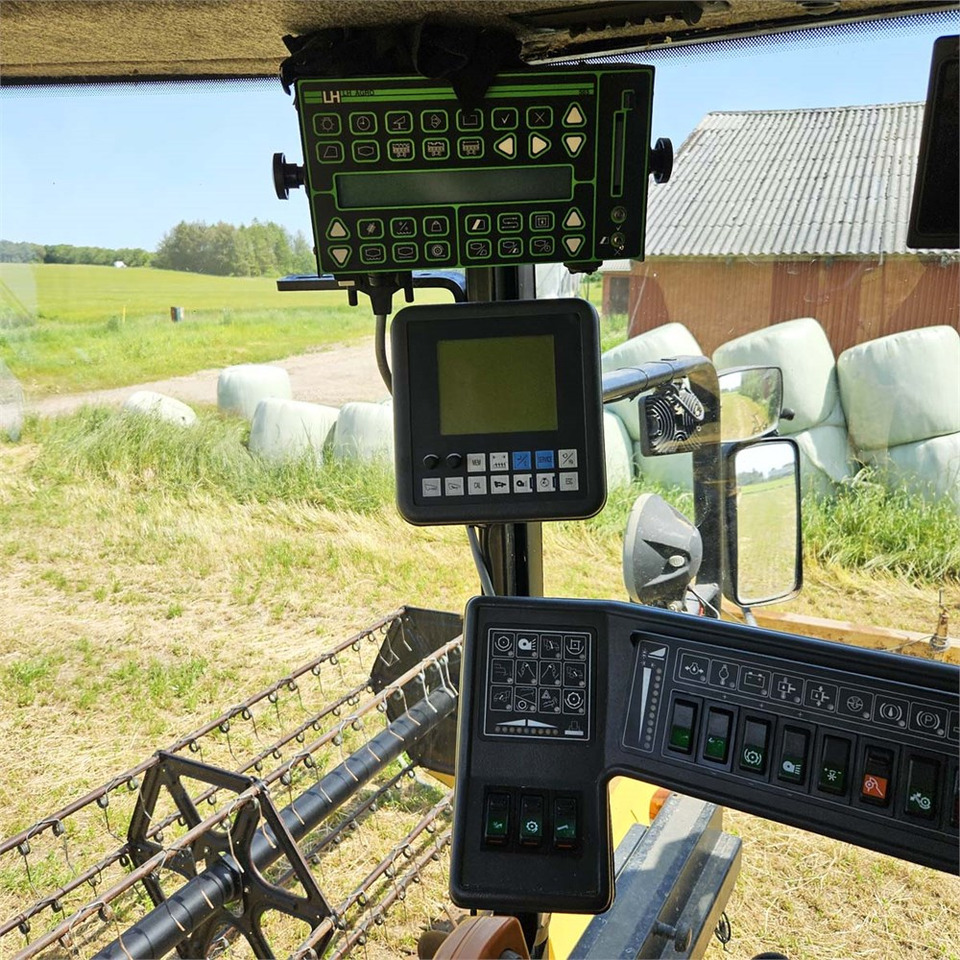 آلة حصاد New Holland TX68: صور 13