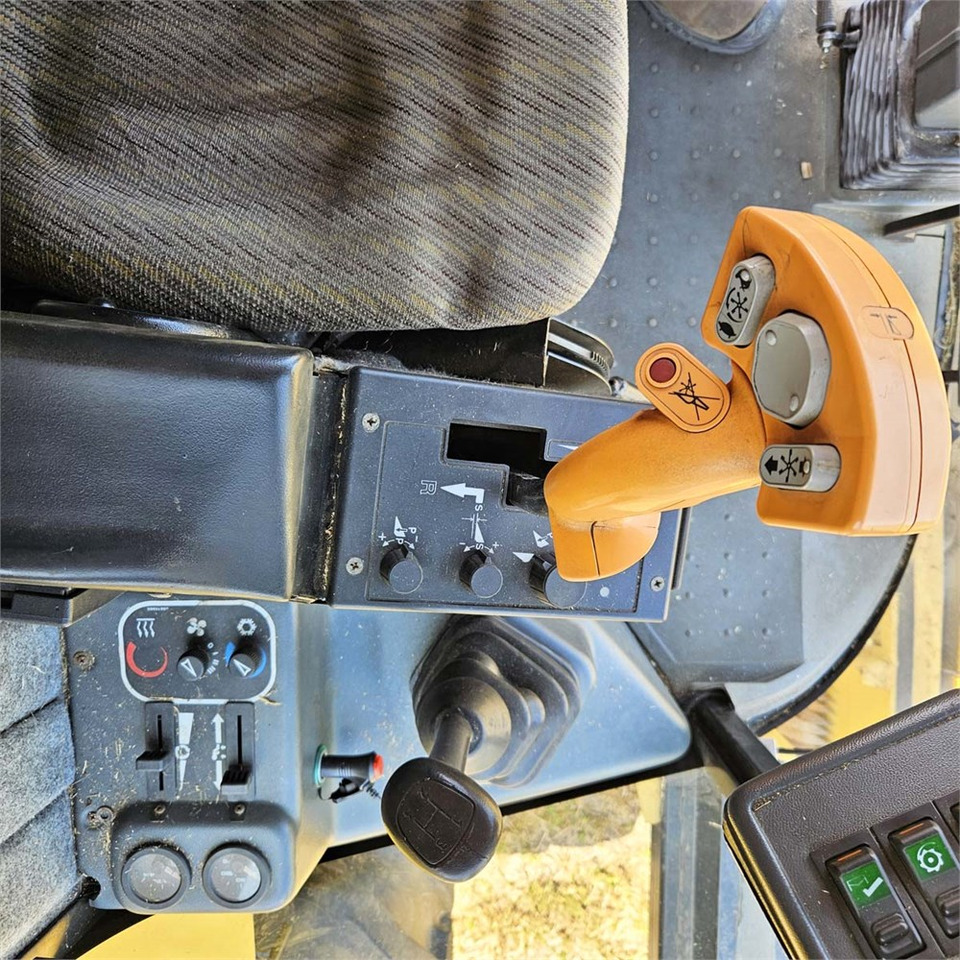 آلة حصاد New Holland TX68: صور 11