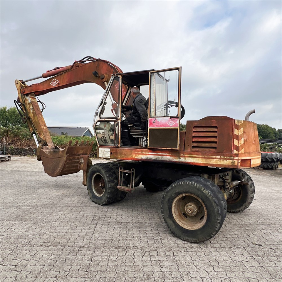 O&K MH4 FA2 - حفارة على عجلات: صور 3 O&K MH4 FA2 - حفارة على عجلات: صور 3