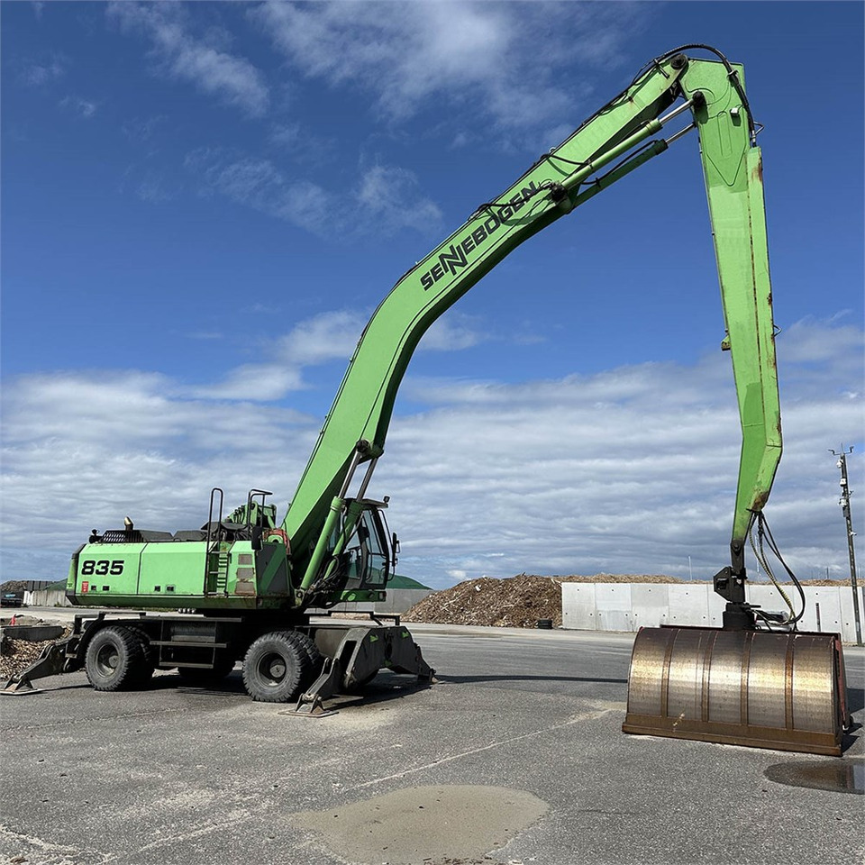 Sennebogen 835M - حفارة النقل والشحن: صور 1 Sennebogen 835M - حفارة النقل والشحن: صور 1