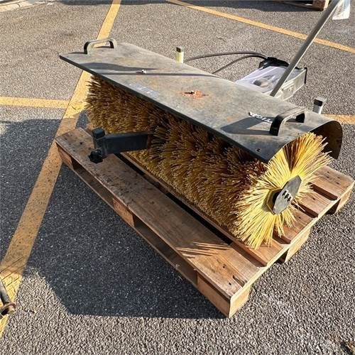 Stiga PA 501 Sweeper - جزازة المروج: صور 3 Stiga PA 501 Sweeper - جزازة المروج: صور 3