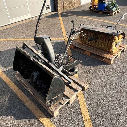 Stiga PA 501 Sweeper - جزازة المروج: صور 2 Stiga PA 501 Sweeper - جزازة المروج: صور 2