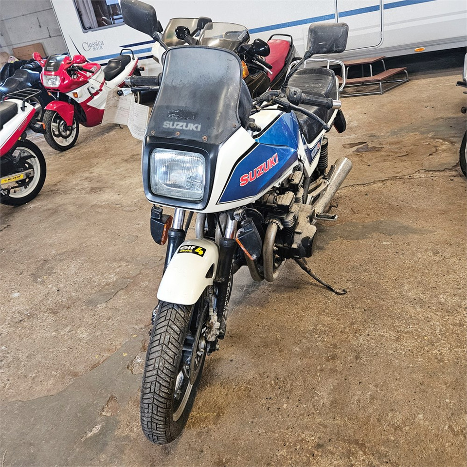 Suzuki GSX 1100 ES - دراجة بخارية: صور 2 Suzuki GSX 1100 ES - دراجة بخارية: صور 2