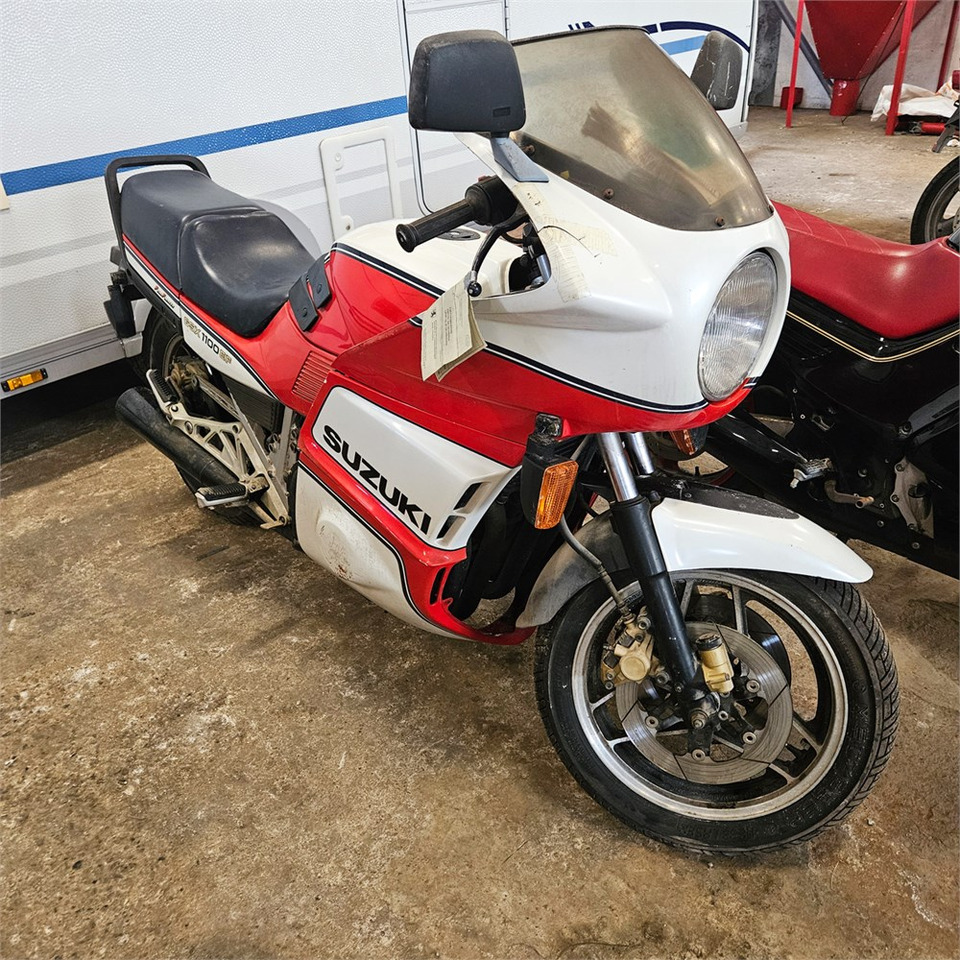 Suzuki GSX1100EF - دراجة بخارية: صور 1 Suzuki GSX1100EF - دراجة بخارية: صور 1