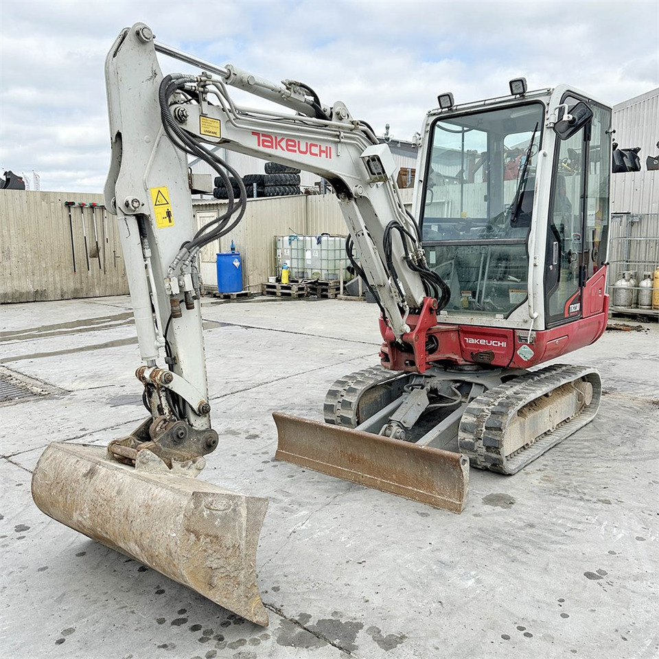 Takeuchi TB230 - حفارة مصغرة: صور 3 Takeuchi TB230 - حفارة مصغرة: صور 3