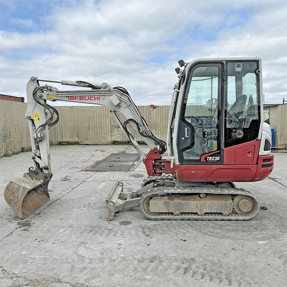 Takeuchi TB230 - حفارة مصغرة: صور 2 Takeuchi TB230 - حفارة مصغرة: صور 2