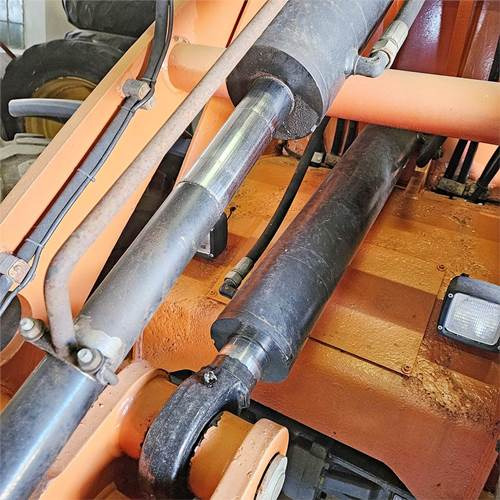 اللودر بعجل Terex TL100: صور 39 اللودر بعجل Terex TL100: صور 39