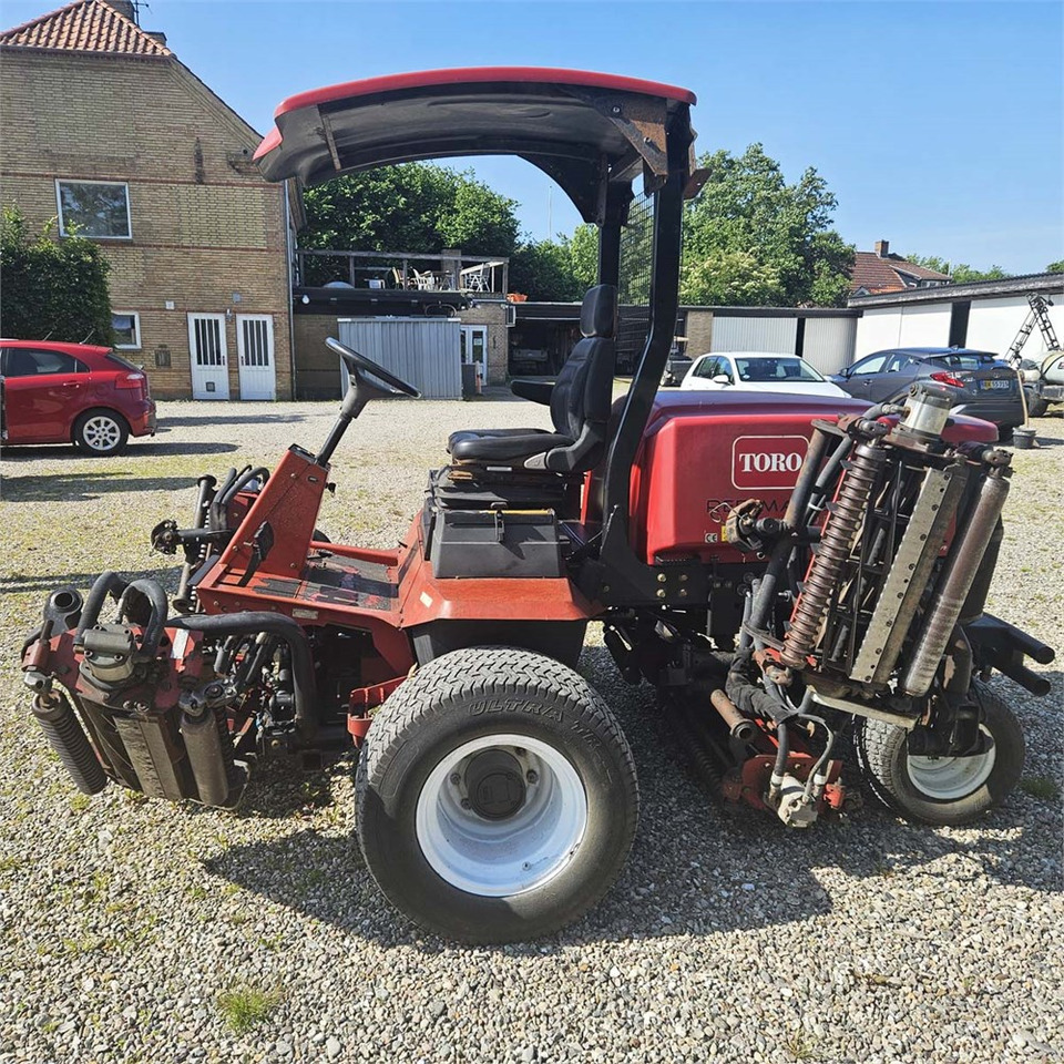 Toro Reelmaster 6700-D - جزازة المروج: صور 5 Toro Reelmaster 6700-D - جزازة المروج: صور 5