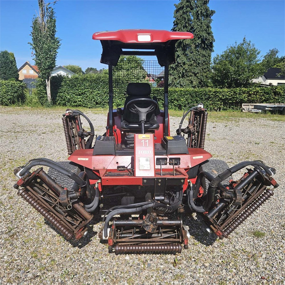 Toro Reelmaster 6700-D - جزازة المروج: صور 2 Toro Reelmaster 6700-D - جزازة المروج: صور 2