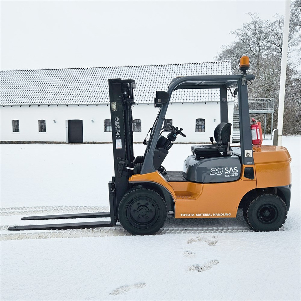 Toyota 30 SAS Equipped - 02-7FDF30 - رافعة شوكية: صور 2 Toyota 30 SAS Equipped - 02-7FDF30 - رافعة شوكية: صور 2