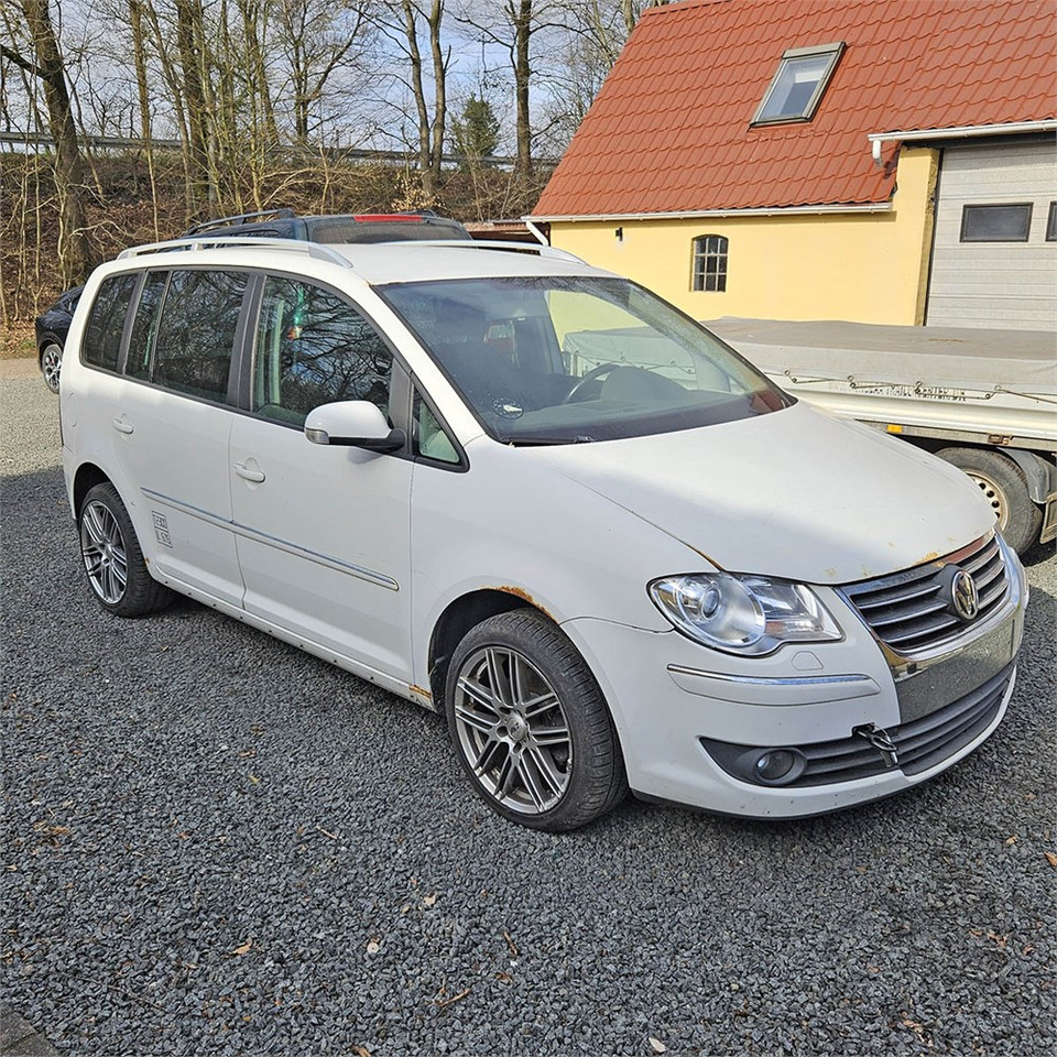 VW Touran Van 2,0 tdi automatisk - سيارة: صور 1 VW Touran Van 2,0 tdi automatisk - سيارة: صور 1