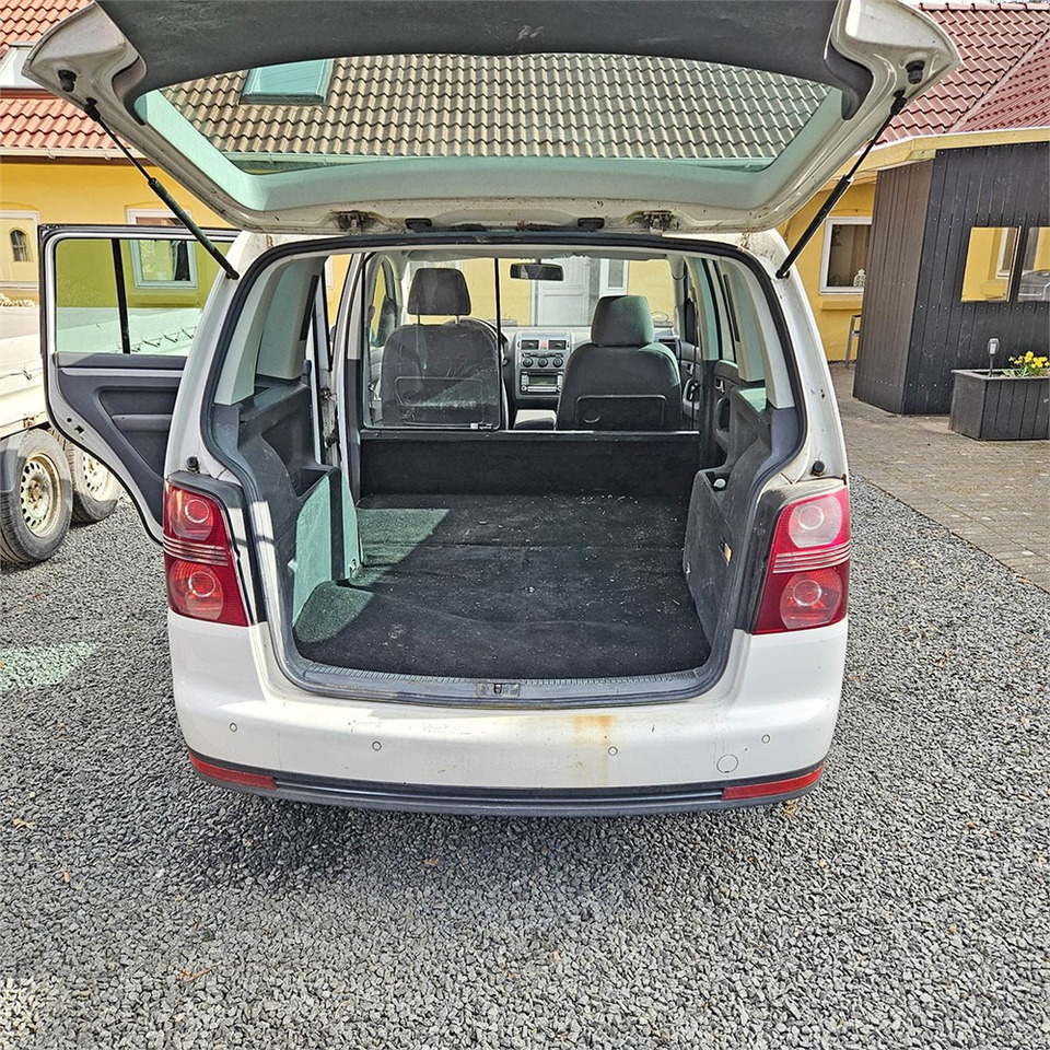 VW Touran Van 2,0 tdi automatisk - سيارة: صور 5 VW Touran Van 2,0 tdi automatisk - سيارة: صور 5