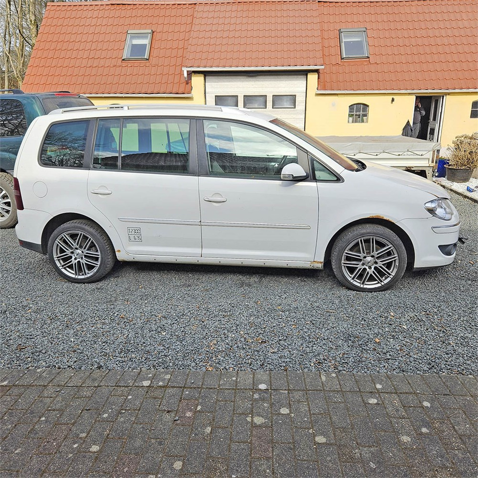 VW Touran Van 2,0 tdi automatisk - سيارة: صور 2 VW Touran Van 2,0 tdi automatisk - سيارة: صور 2