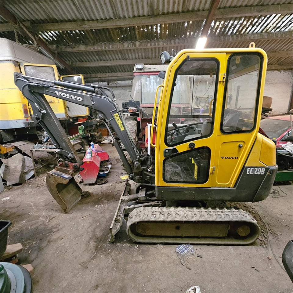 Volvo EC20 B XTV - حفارة مصغرة: صور 1 Volvo EC20 B XTV - حفارة مصغرة: صور 1