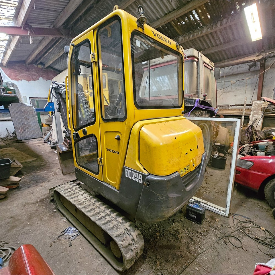 Volvo EC20 B XTV - حفارة مصغرة: صور 2 Volvo EC20 B XTV - حفارة مصغرة: صور 2
