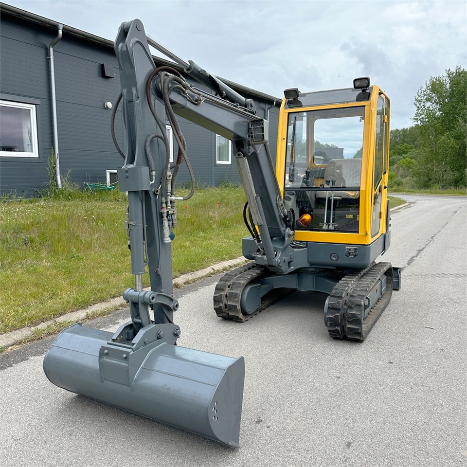 Volvo EC25 (281) - حفارة مصغرة: صور 4 Volvo EC25 (281) - حفارة مصغرة: صور 4