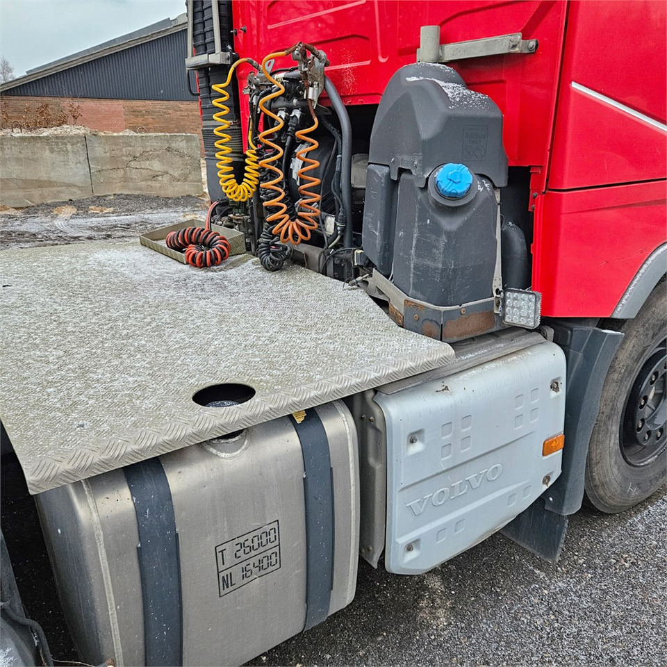 شاحنة جرار Volvo FH 500: صور 24